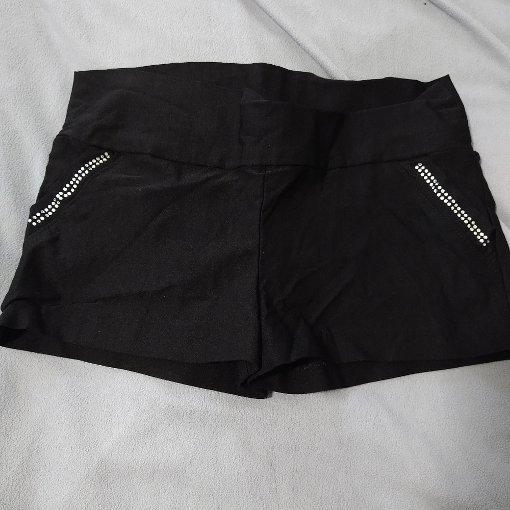 Large body central black shorts